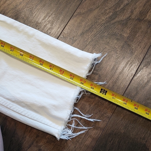 H&M High Waist Button Up Cropped Distressed White Jeans Size 6 - Picture 7 of 8